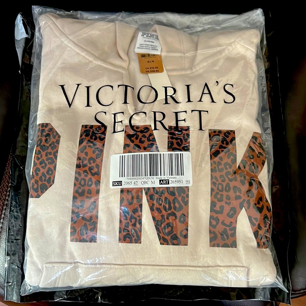 *NWT* VS V NOTCH HOODIE